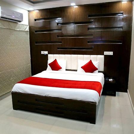 Hotel Eurasia Zirakpur Buitenkant foto