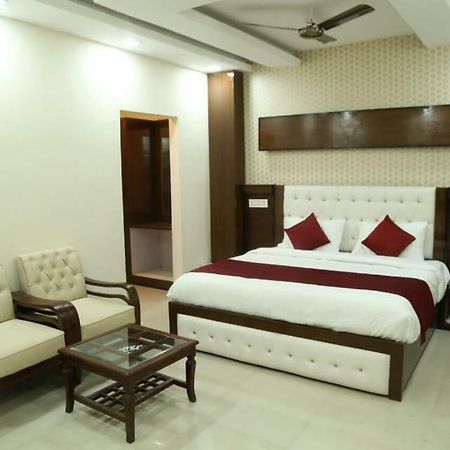 Hotel Eurasia Zirakpur Buitenkant foto