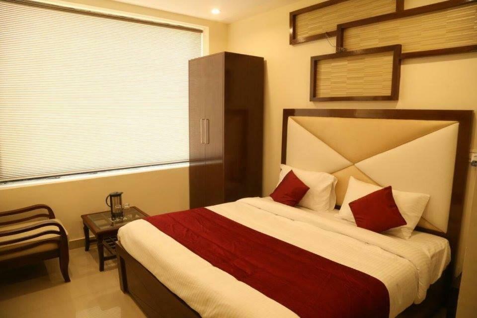 Hotel Eurasia Zirakpur Buitenkant foto