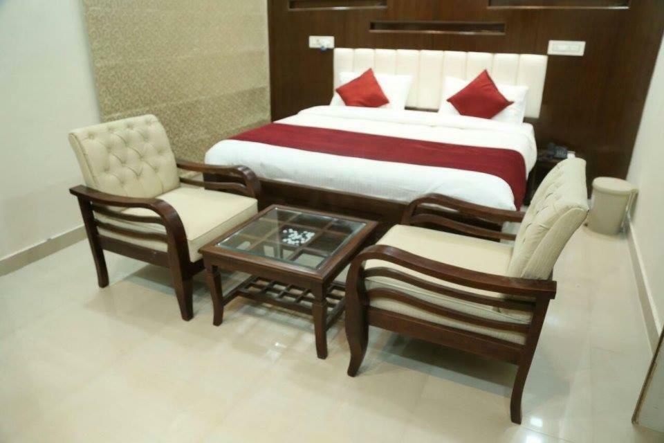 Hotel Eurasia Zirakpur Buitenkant foto